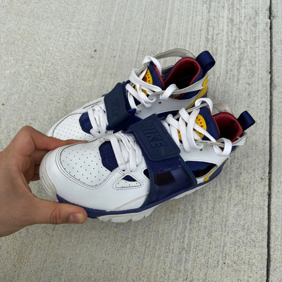 Men’s white Nike Huaraches shoes - Picture 3 of 8